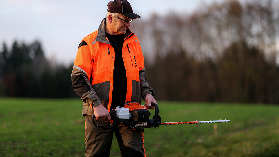 iMOW® MÄHROBOTER VON STIHL. SÄGEN, SCHNEIDEN. Kettensägen STIHL. TRIMMEN, PFLEGEN, Park- und Landschaftspflege, privater Garten.