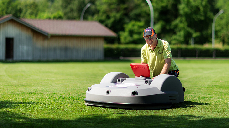 ECHO Robotics Großflächenroboter, Mähroboter, große Flächen, Sportanlagen, Fußballstadien